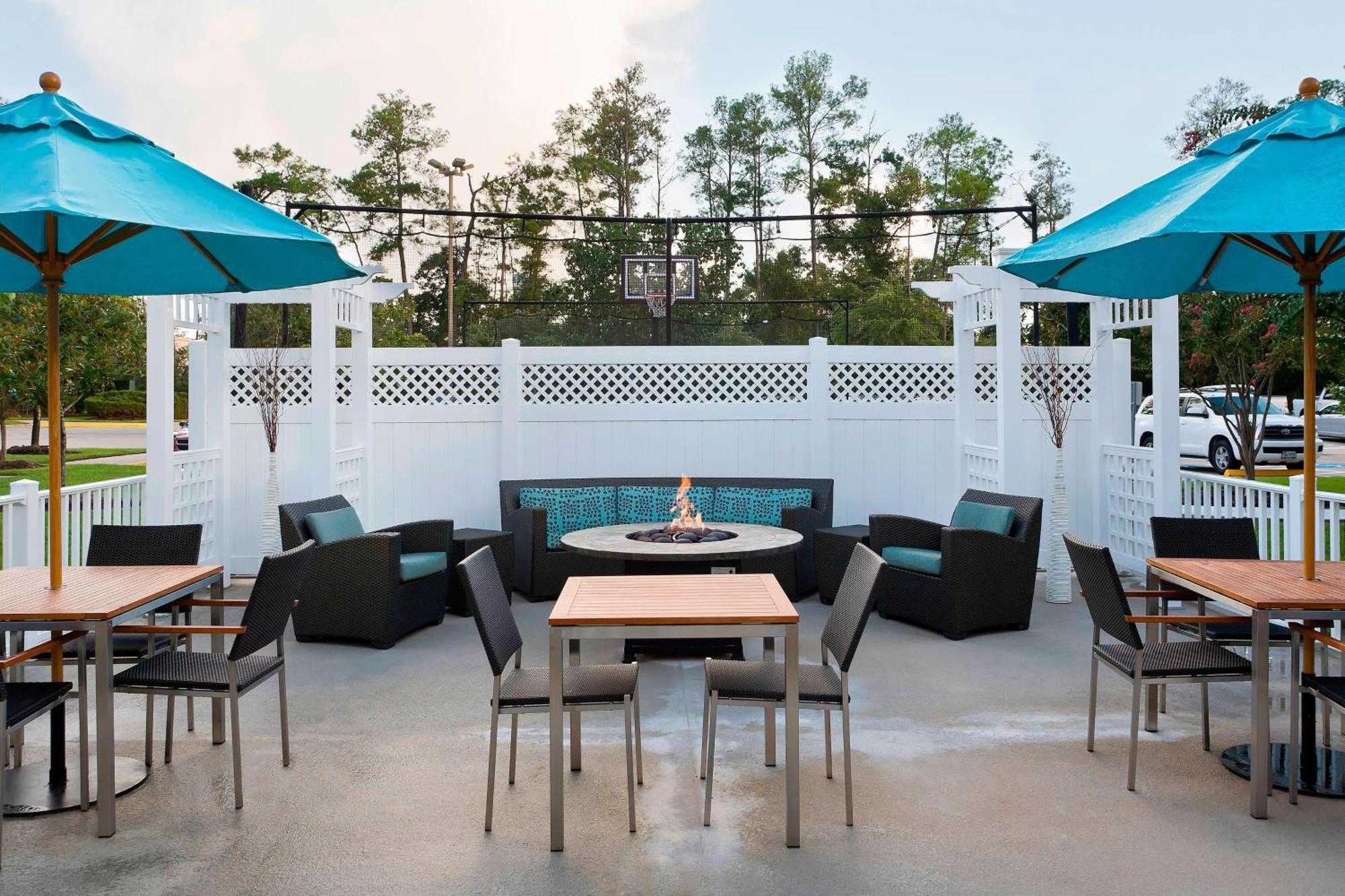 By Marriott Houston The Woodlands/lake Front Circle Hotel
