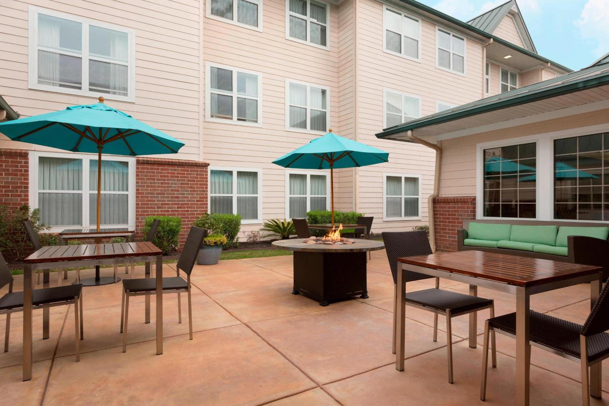 Hotel By Marriott Houston The Woodlands/lake Front Circle The Woodlands